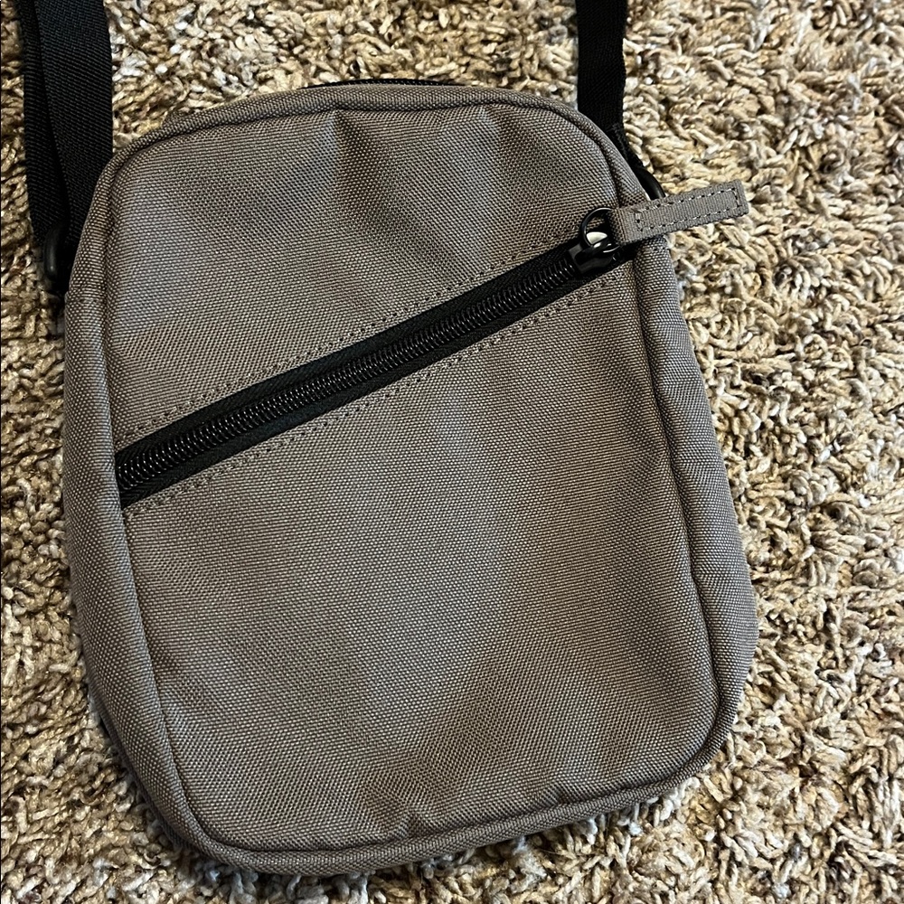 Old navy cross body bag - Picture 2 of 3